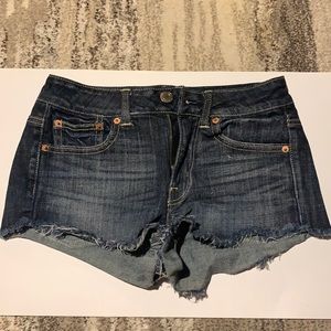 Mid-rise dark wash American Eagle stretch denim shorts size 2